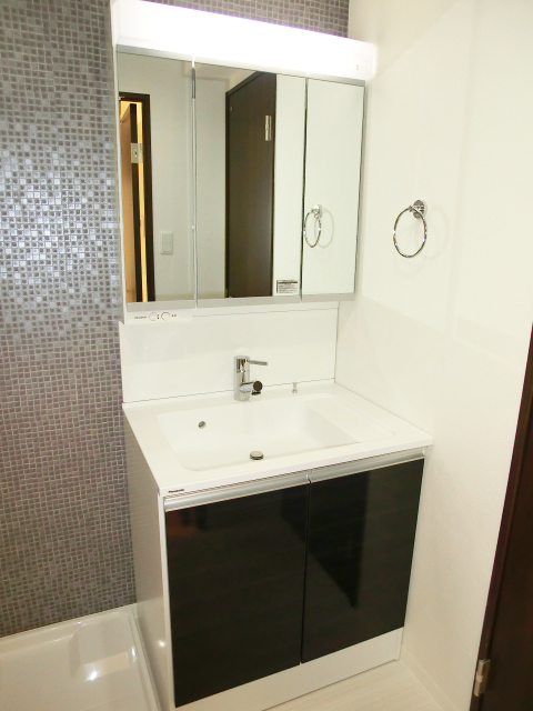 モザイクタイル柄がオシャレな洗面室