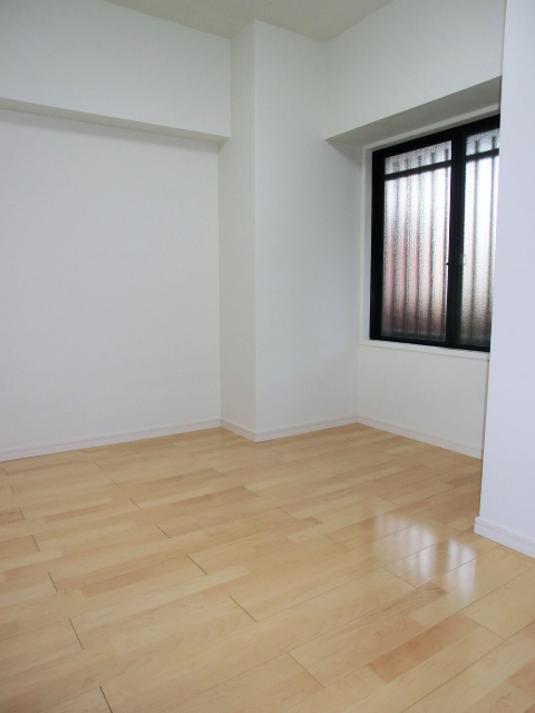 玄関横の洋室（約4.5帖）