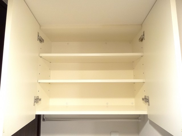 洗濯機置場上の収納棚
