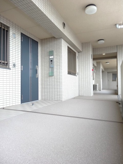 ゆとりある玄関前スペース