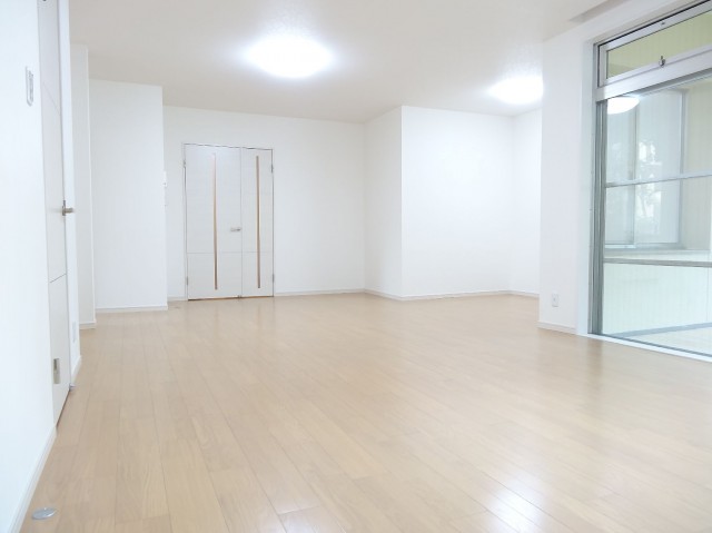 陽輪台松濤　リビングダイニング約19帖