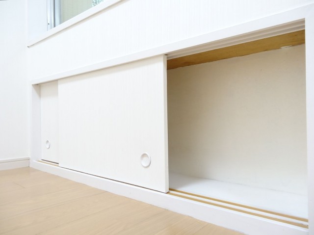 陽輪台松濤　リビング収納