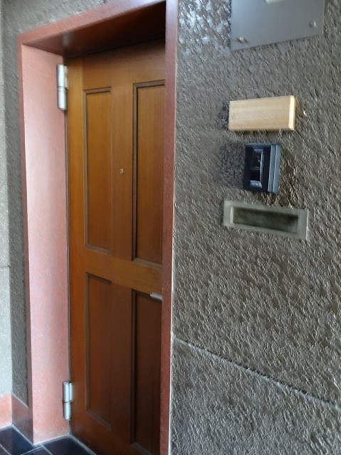 陽輪台松濤　玄関扉