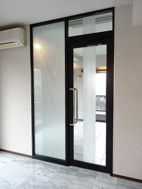 グレイス高輪一丁目1番　扉