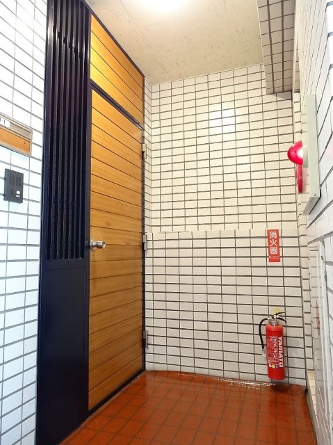 ST青山　玄関前