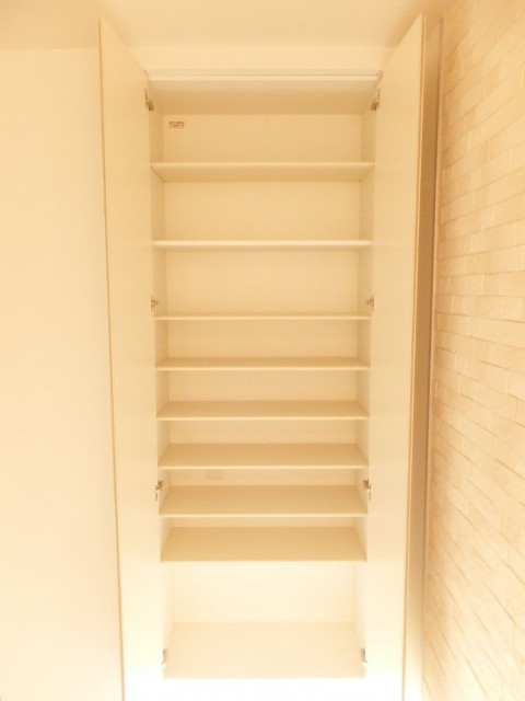 ステートリーホームズ南麻布　玄関収納