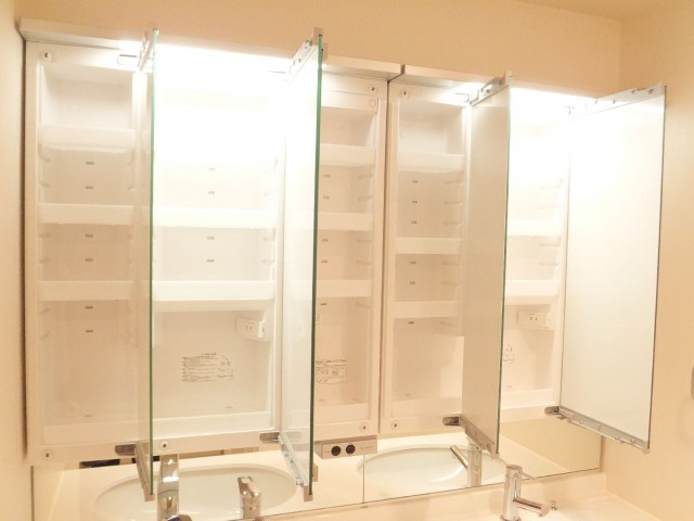 ステートリーホームズ南麻布　洗面化粧台