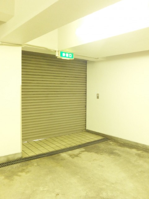 ステートリーホームズ南麻布　地下駐車場