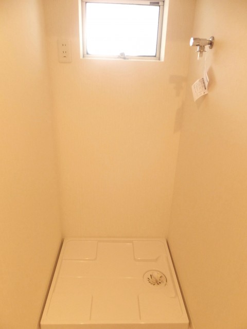 初台中央マンション　洗濯機置場