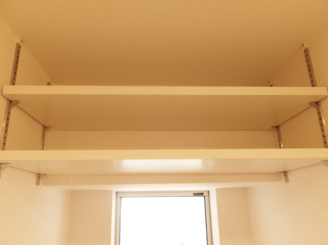 初台中央マンション　洗濯機置場上の棚