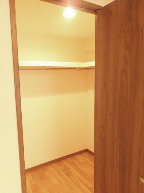 初台中央マンション　約6.2帖の洋室収納