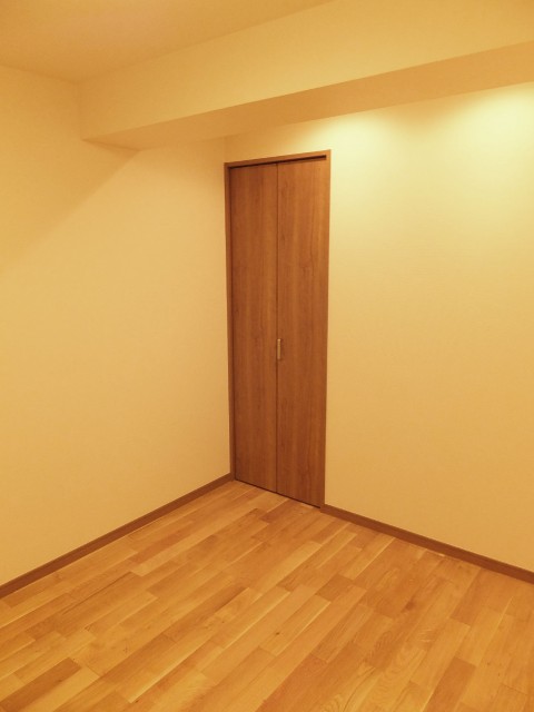 初台中央マンション　約4.5帖の洋室