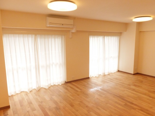 初台中央マンション　約16.8畳のＬＤＫ