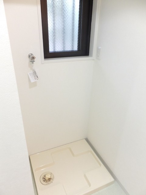 ラディエンス世田谷・若林　洗濯機置場