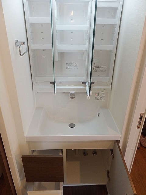 初台ハイホーム　洗面化粧台