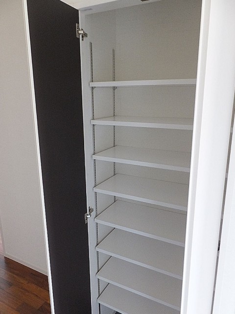 ライオンズマンション桜新町　廊下収納