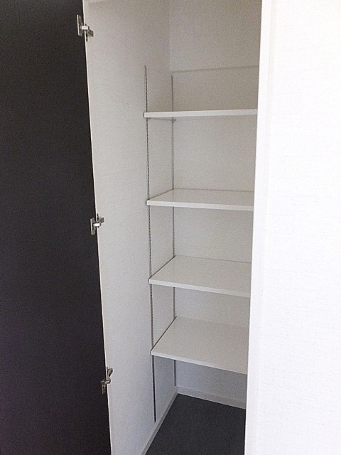 ライオンズマンション桜新町　廊下収納