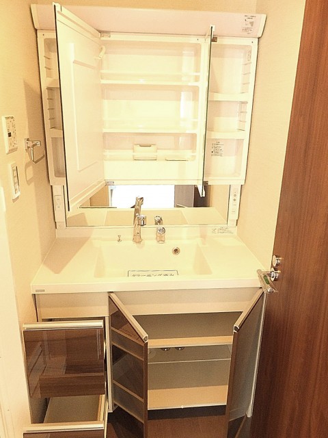 菱和パレス西麻布　洗面化粧台
