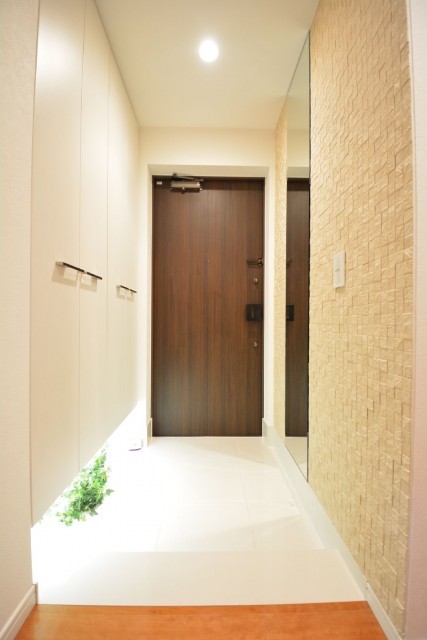 オーベル馬込iL　明るい玄関ホール