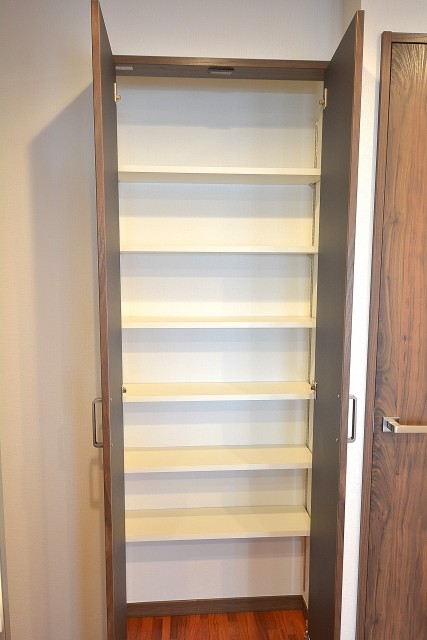 芦花公園ヒミコマンション　キッチンスペースの収納701