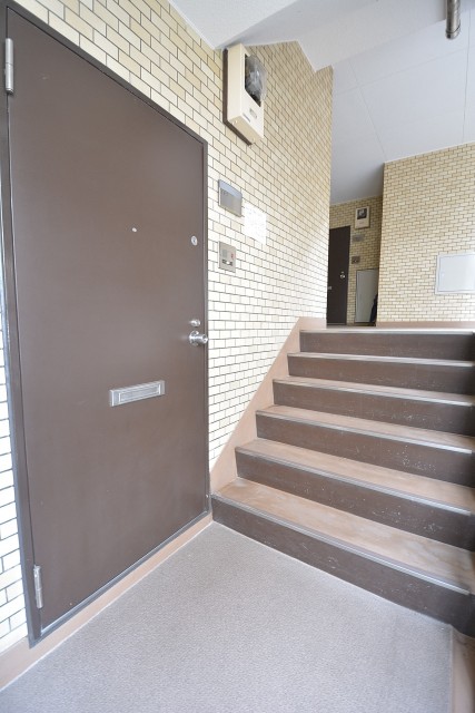 ライオンズマンション赤堤第2　玄関前