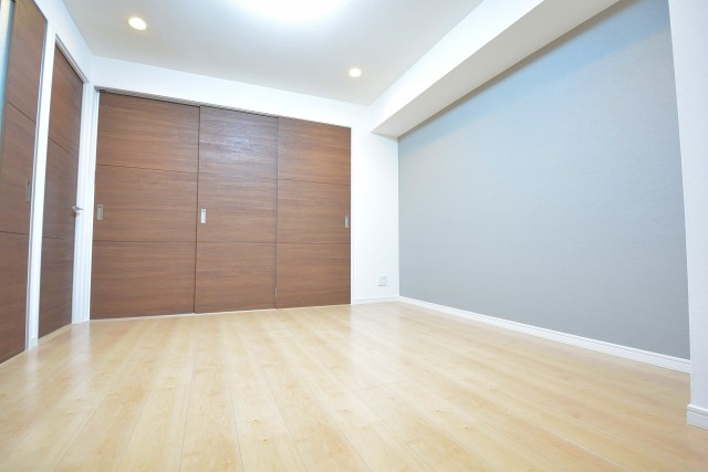 古河松原マンション　約8.5畳のリビングダイニングルーム