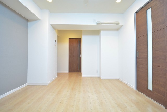 古河松原マンション　約8.5畳のリビングダイニングルーム