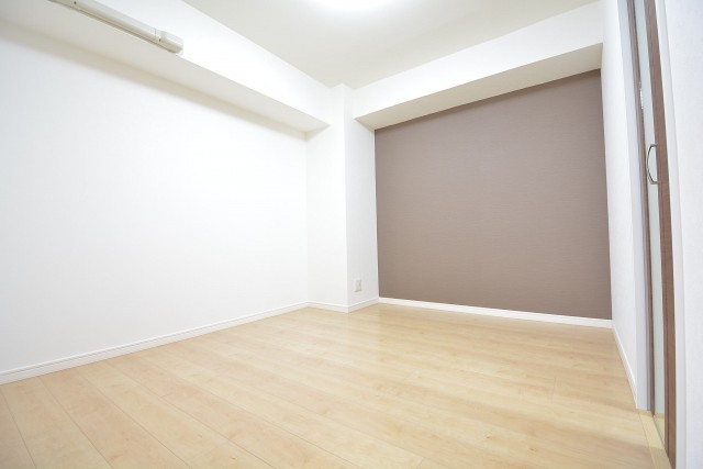 古河松原マンション　約5.3畳の洋室