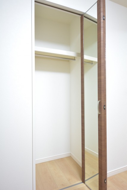 古河松原マンション　約5.3畳の洋室のクローゼット