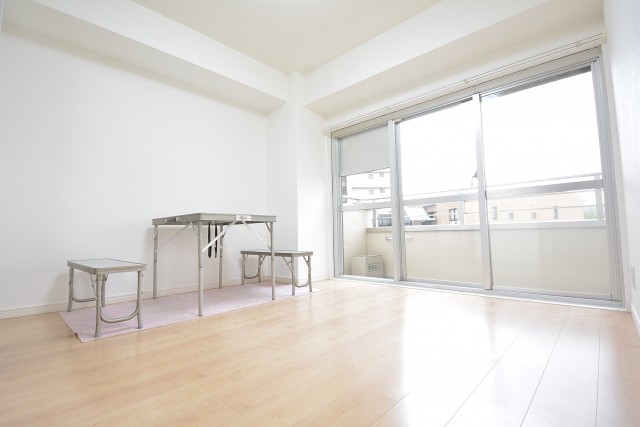 古河松原マンション　約5.6畳の洋室