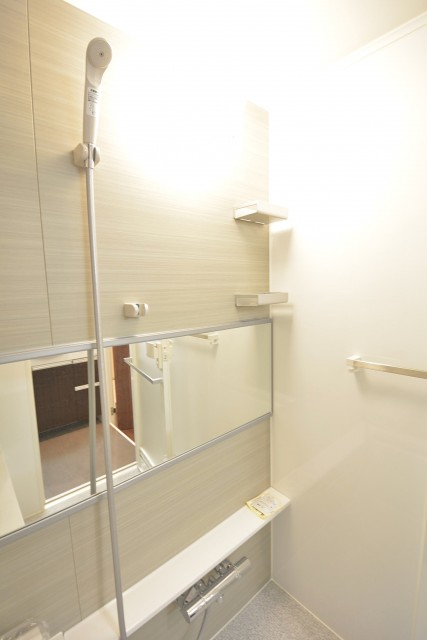 飯田橋第1パークファミリア　追い焚き機能と浴室乾燥機付きバスルーム
