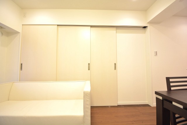 飯田橋第1パークファミリア　リビングの3枚可動式扉