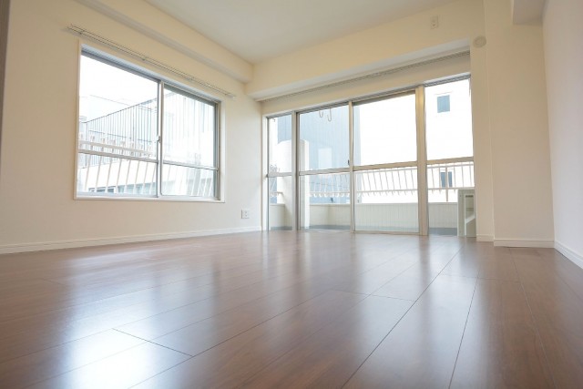 マンション都立大　約8.9畳の洋室