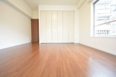 マンション都立大　約8.9畳の洋室