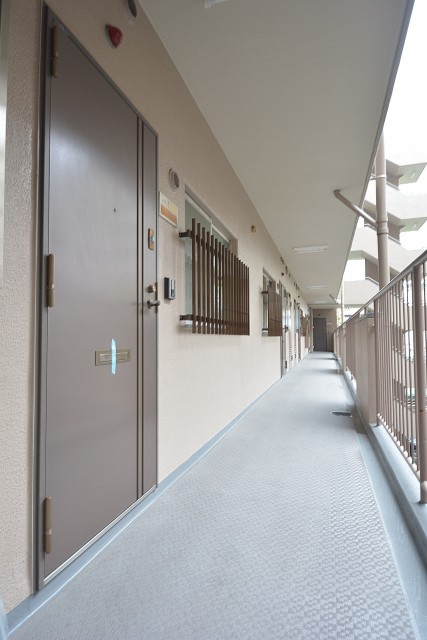 飯田橋第1パークファミリア　玄関前の共用廊下