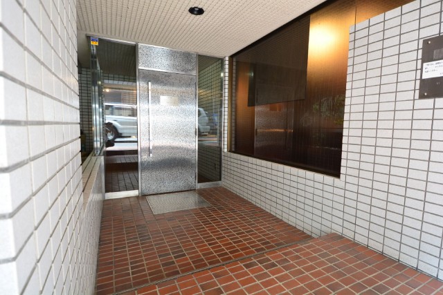 ST青山　エントランス