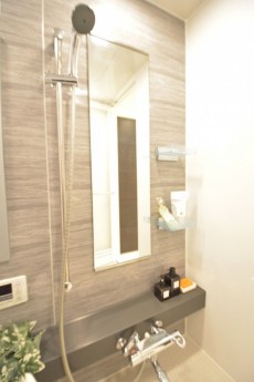 リシェ五反田スカイビュー　追い焚き機能と浴室乾燥機付のシックなバスルーム