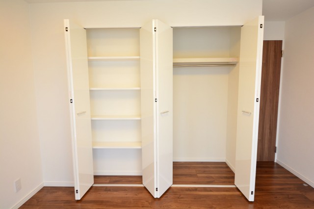 モアグランデ浜松町　洋室約7.8帖収納