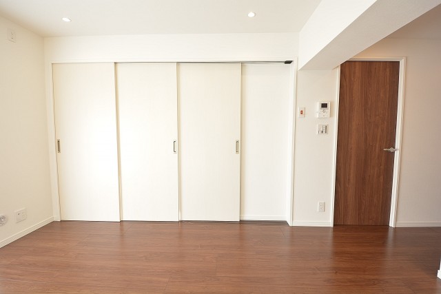 洋室の可動式扉