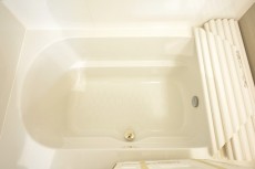 浴室換気乾燥機付きのバスルーム