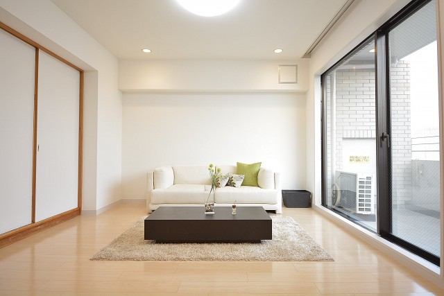 約15.8畳、南向きの明るいリビングダイニング