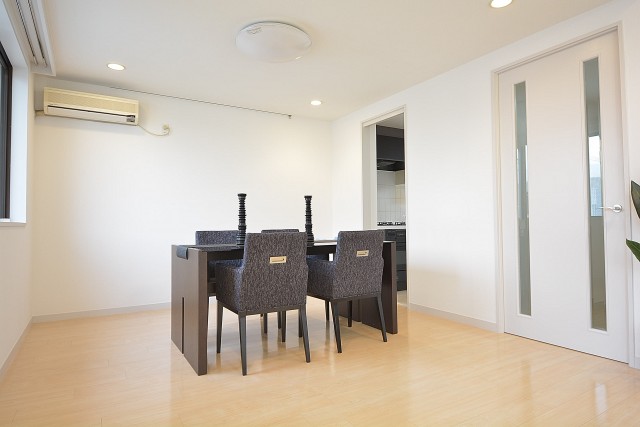 約15.8畳、南向きの明るいリビングダイニング