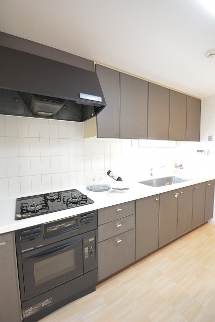 収納たっぷりなシステムキッチン