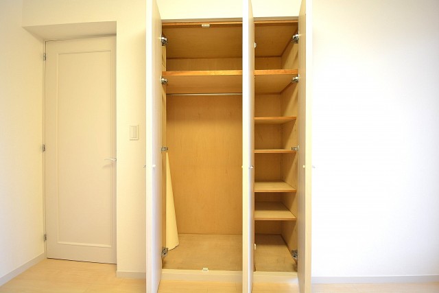 クローゼット+棚付きの物入れ