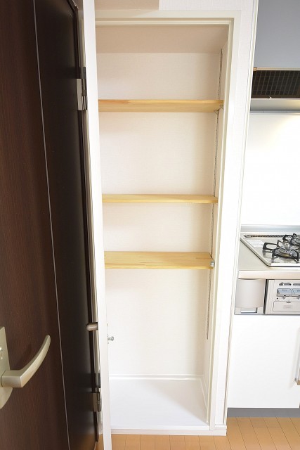 キッチン横の収納