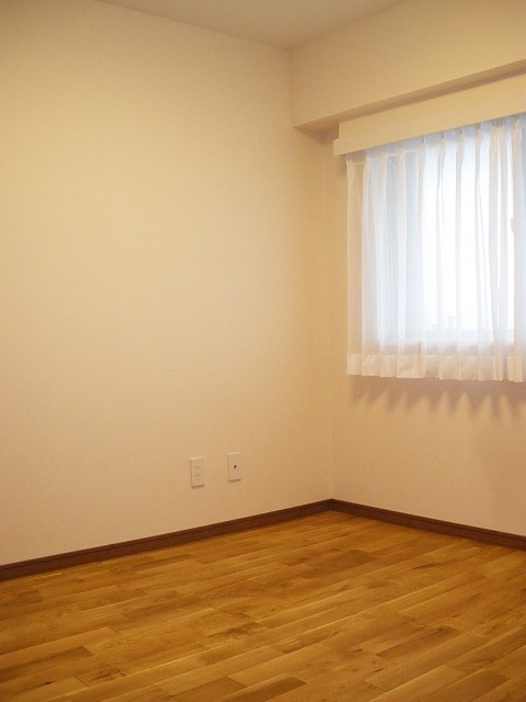 方南町ハイツ　約4.7帖の洋室