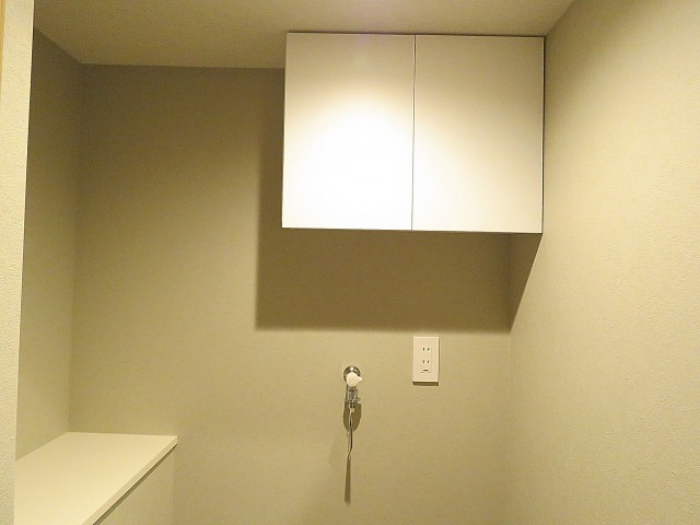 二子玉川ロイヤルマンション　洗濯機置場吊戸棚