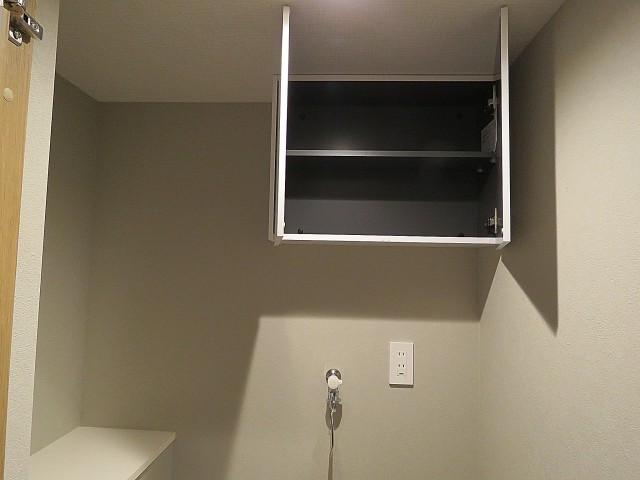 二子玉川ロイヤルマンション　洗濯機置場吊戸棚