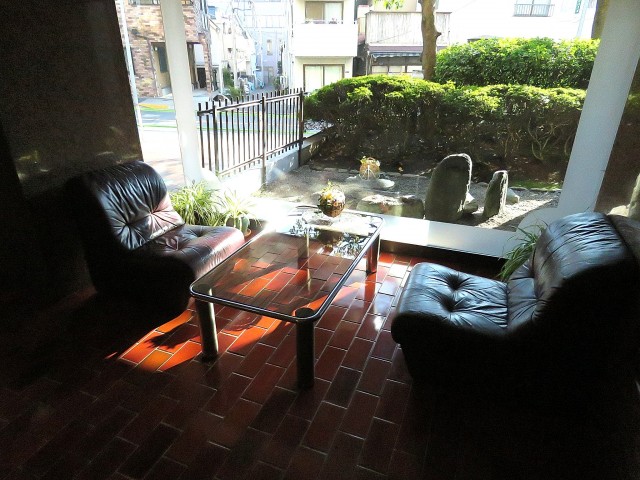 マンション白金台　エントランスホール