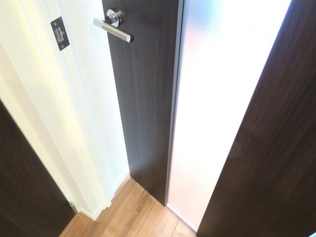 マンション白金台　ダイニングキッチン扉